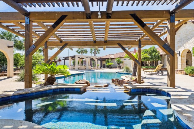 view of swimming pool with an in ground hot tub, a pergola, and a patio area