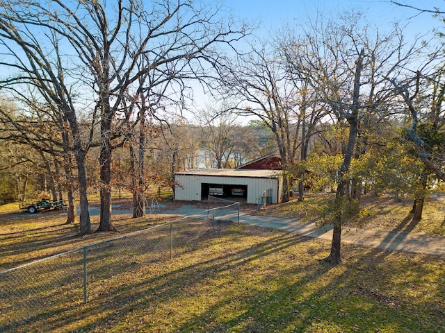 view of front facade featuring a front yard and a garage