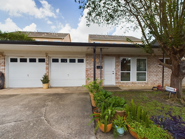 view of front facade with a garage