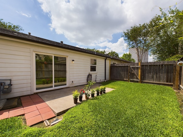 view of yard with a patio