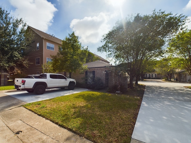 exterior space featuring a front yard