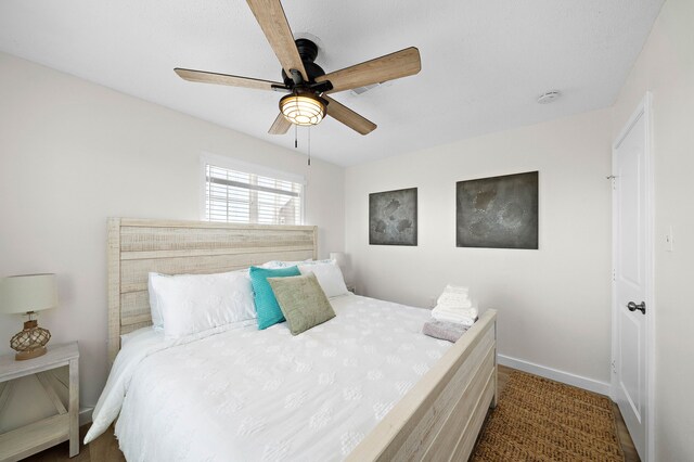 bedroom with ceiling fan