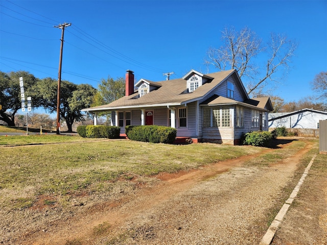 view of front of house with a front lawn