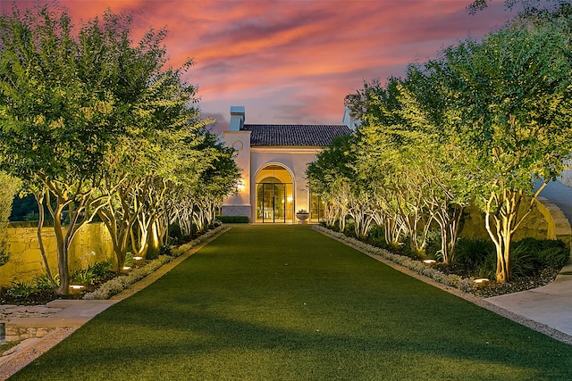 view of front of home featuring a yard