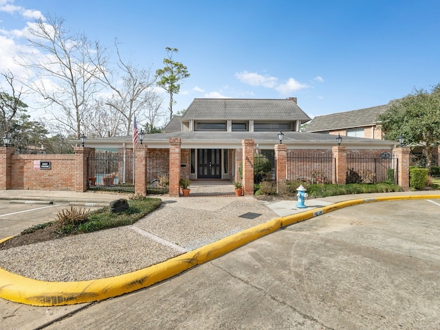 view of front of property