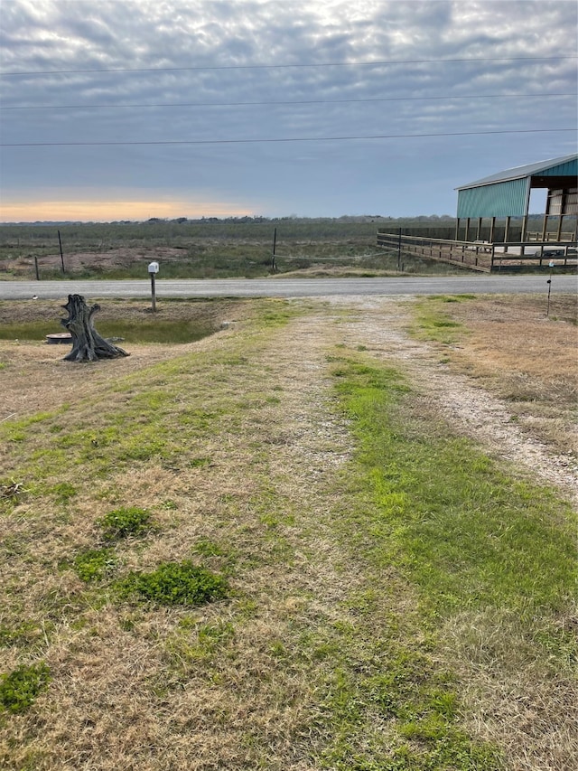 view of yard featuring a rural view