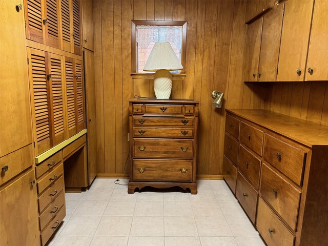 713 Sarah Jo St, La Grange, TX 78945 - detailed view of wooden walls
