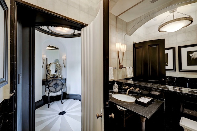 bathroom with vanity with extensive cabinet space