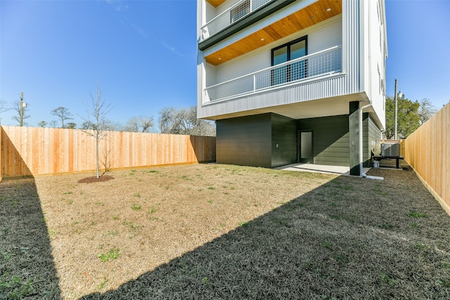 rear view of house featuring a yard