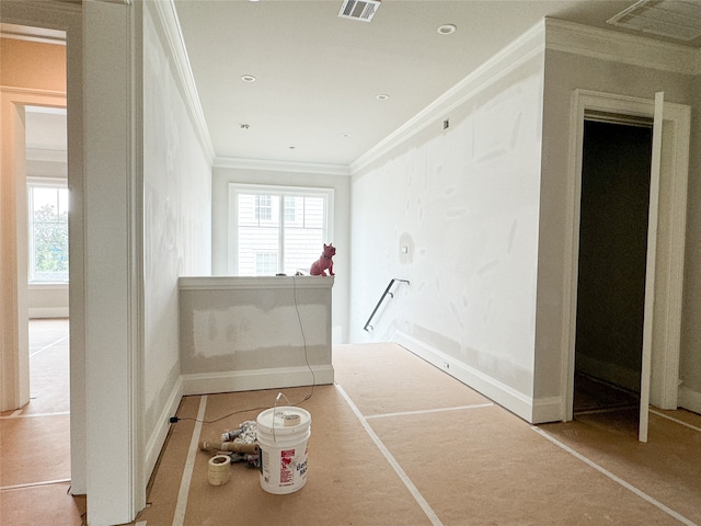 bathroom featuring ornamental molding