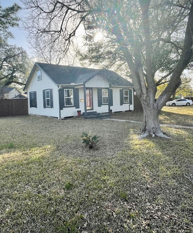 ranch-style home with a front lawn