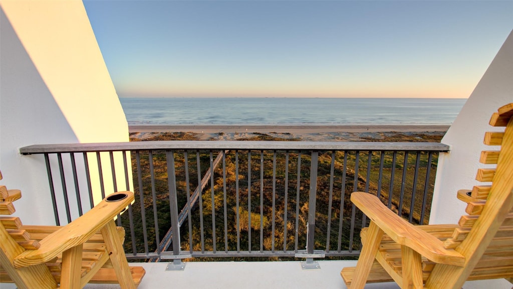 415 E Beach Dr Unit 901, Galveston, TX 77550 - photo 1