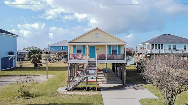 view of front of home with a front lawn