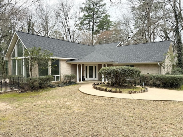 single story home with a front yard