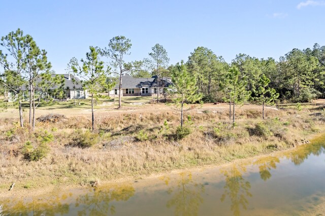 view of yard featuring a water view