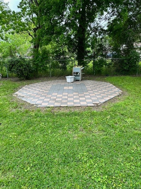 view of yard featuring a patio