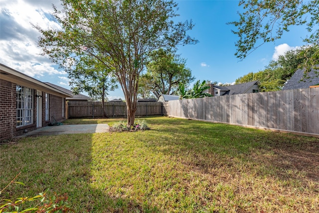 view of yard with a patio