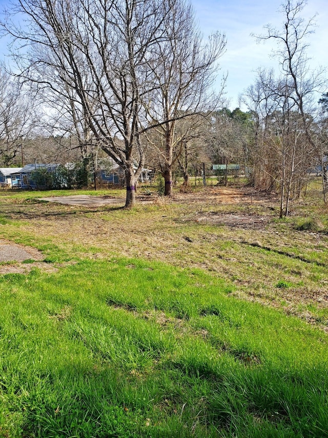 Listing photo 3 for 1330 US Highway 190 W, Oakhurst TX 77359