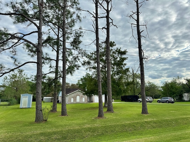 view of property's community featuring a lawn