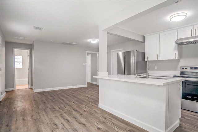 kitchen with a kitchen island with sink, appliances with stainless steel finishes, wood-type flooring, sink, and white cabinets