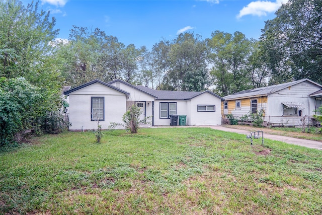 single story home with a front yard