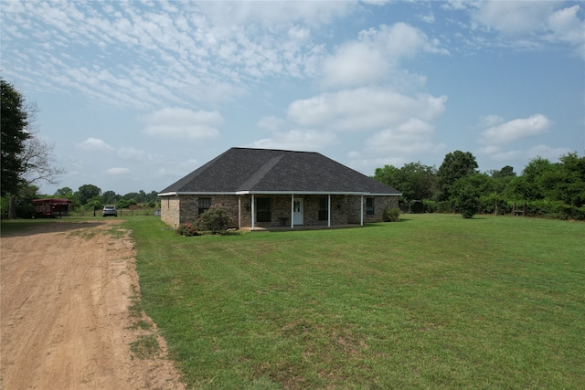 view of front facade with a front yard