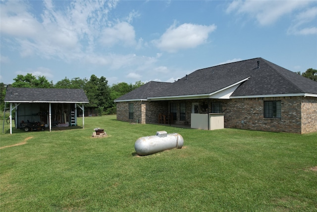 view of yard featuring an outdoor fire pit