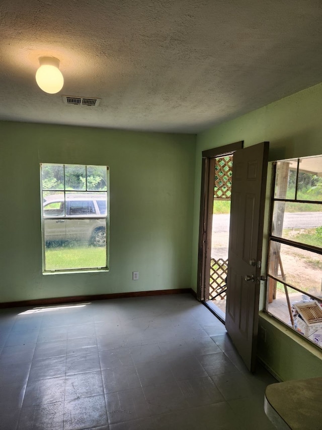 spare room featuring a textured ceiling