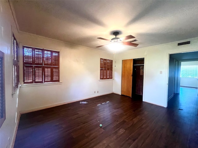 unfurnished bedroom with a closet, dark hardwood / wood-style floors, and ceiling fan