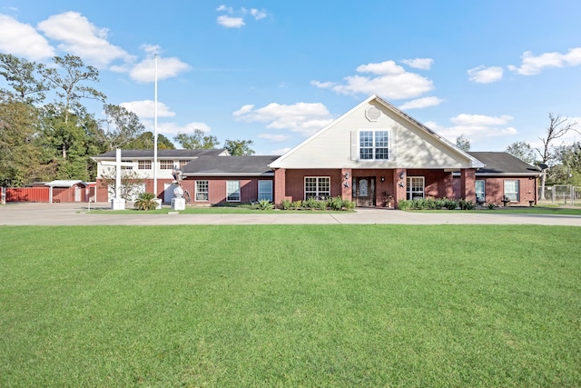 view of front facade with a front lawn