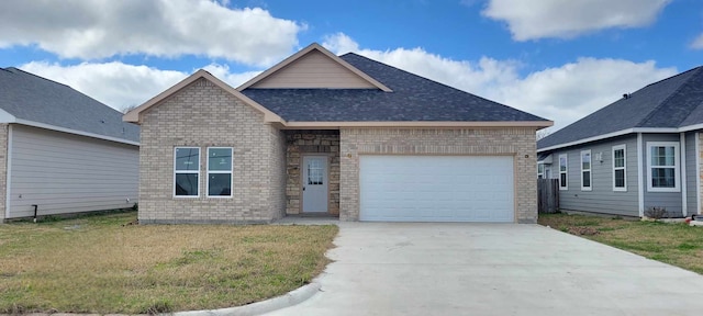 view of front of house featuring a garage and a front yard