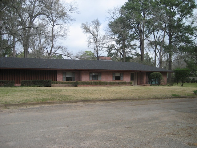 ranch-style house with a front yard