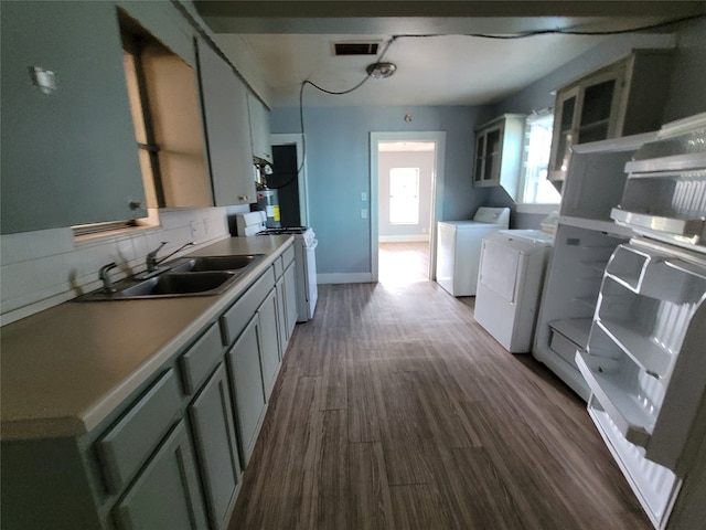 kitchen with dark hardwood / wood-style floors, sink, gray cabinetry, range, and separate washer and dryer