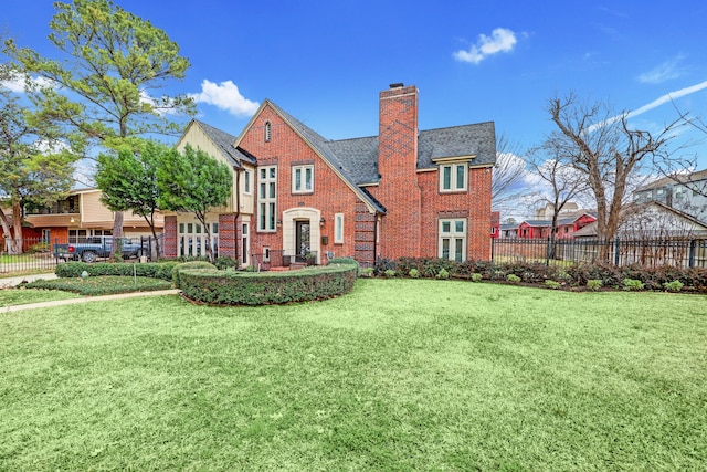 view of front facade with a front lawn