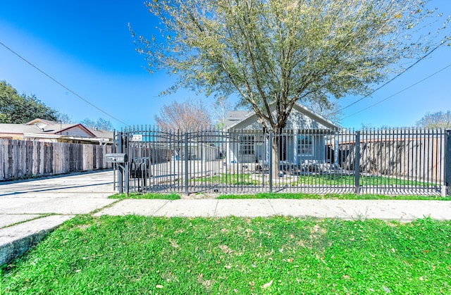 single story home featuring a front lawn