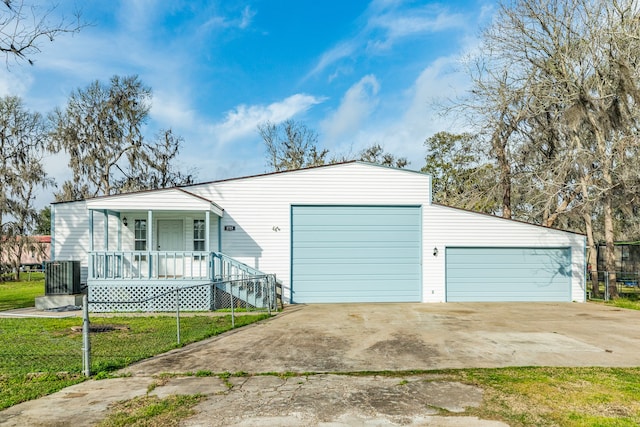 view of front of house featuring covered porch, a front lawn, and a garage