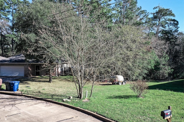 Listing photo 3 for 3138 Winding Way, Huntsville TX 77340