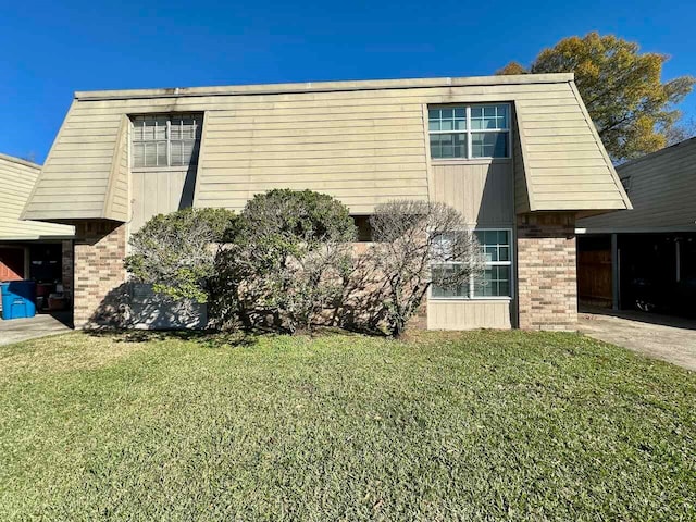 view of front of home with a front yard