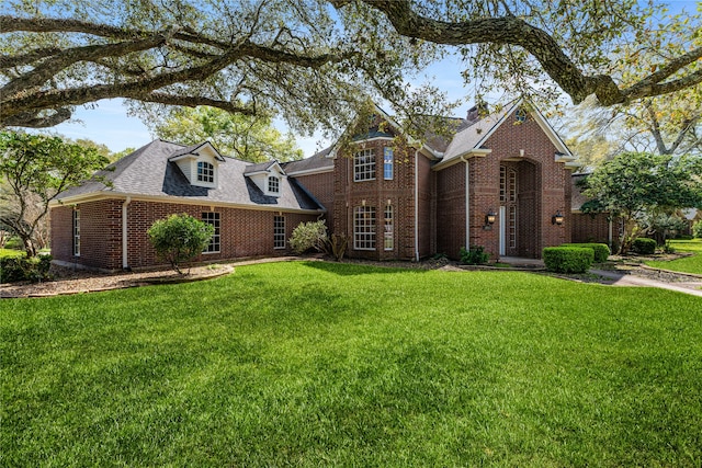 view of front of property with a front yard