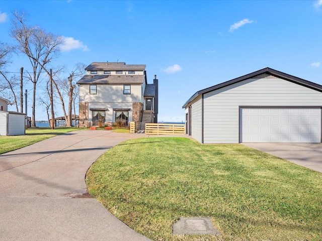 view of front facade featuring a front yard and a garage