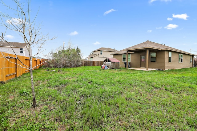 view of yard featuring a patio