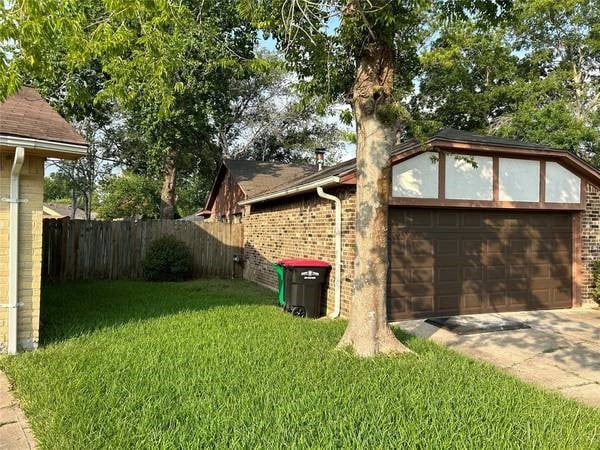 Listing photo 2 for 7207 San Lucas Dr, Houston TX 77083