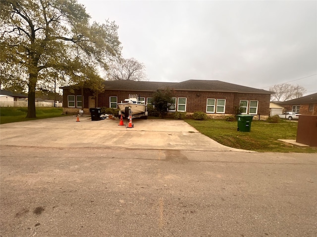 view of front of home with a front yard