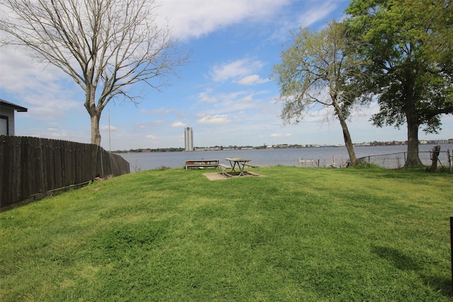 Listing photo 3 for 413 Lakeside Dr, League City TX 77565