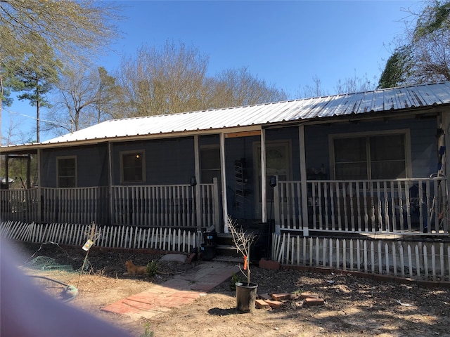 view of front of house with covered porch