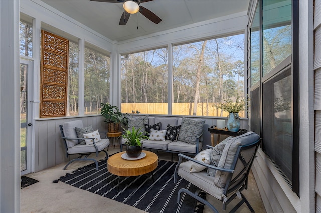 sunroom with ceiling fan