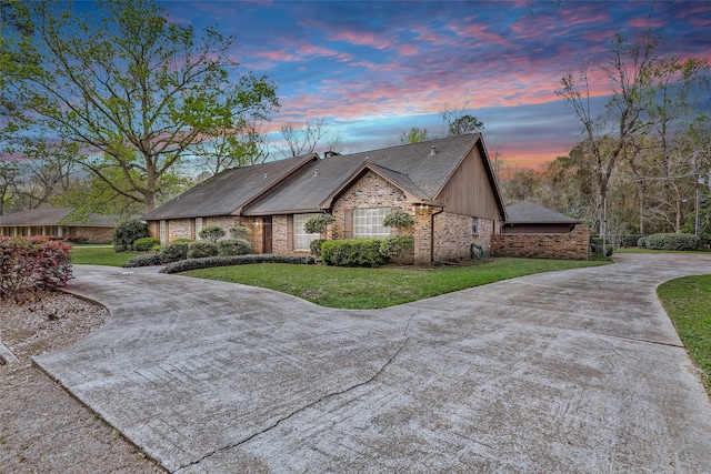 view of front of home featuring a yard