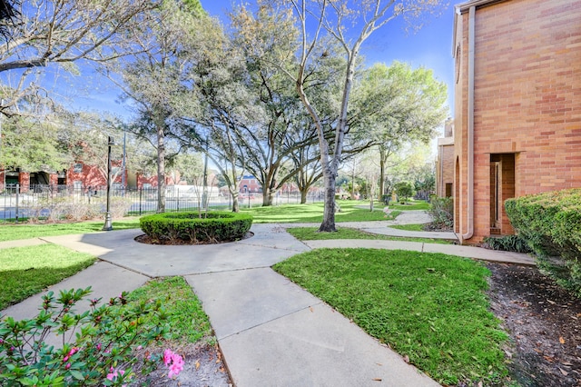 view of property's community featuring a yard