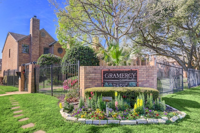 community / neighborhood sign featuring a yard