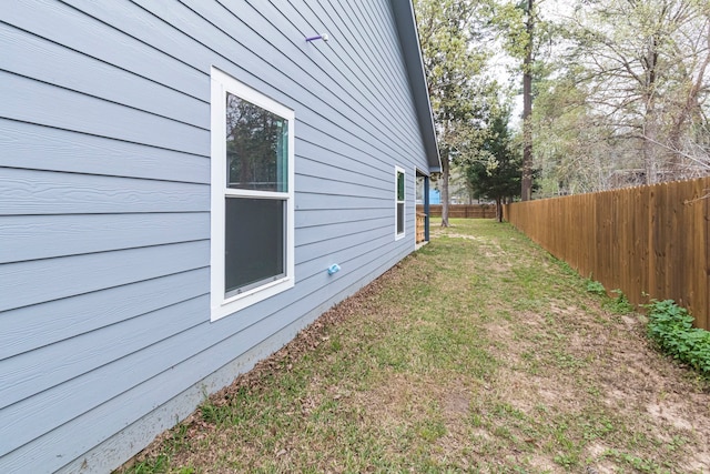 view of side of property featuring a lawn